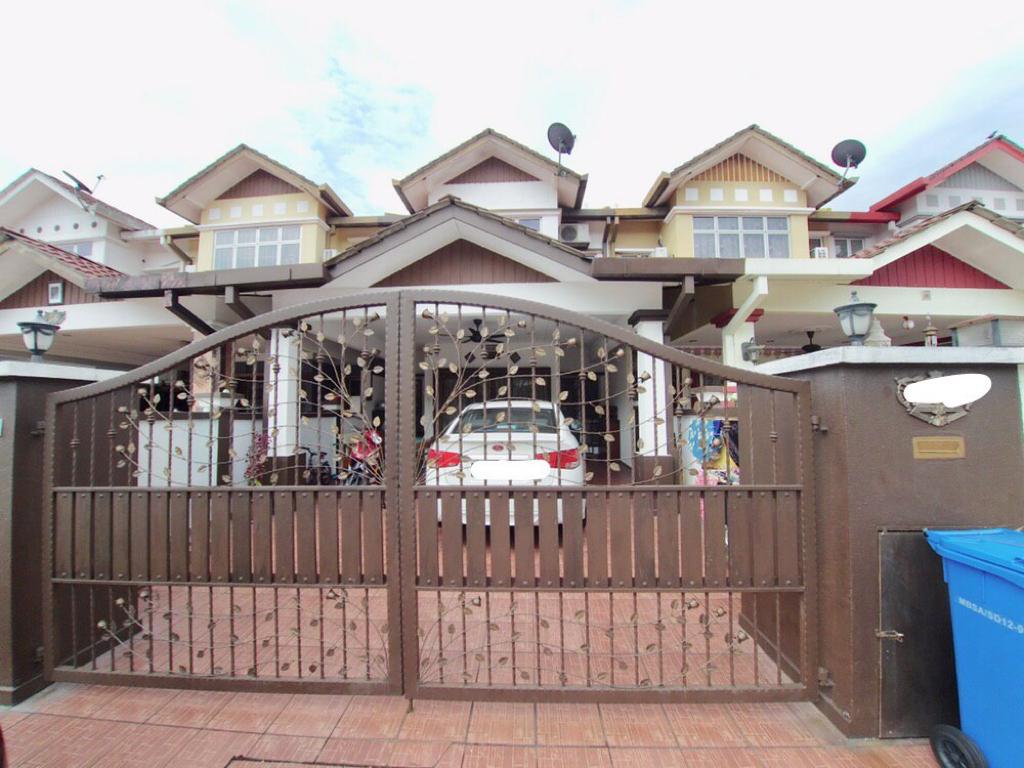 FULLY RENOVATED DOUBLE STOREY SEKSYEN 23 SHAH ALAM - photo 1