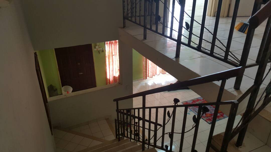 Double Storey Terrace Intermediate Seksyen 3 Band - photo 3