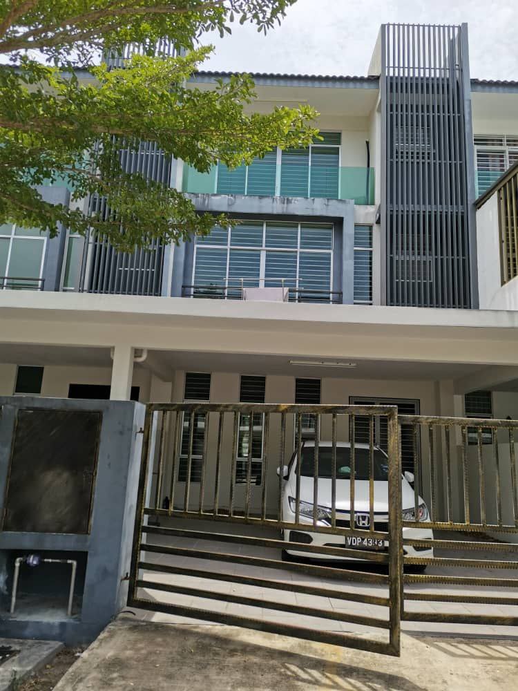 3 Storey Bangi Avenue
