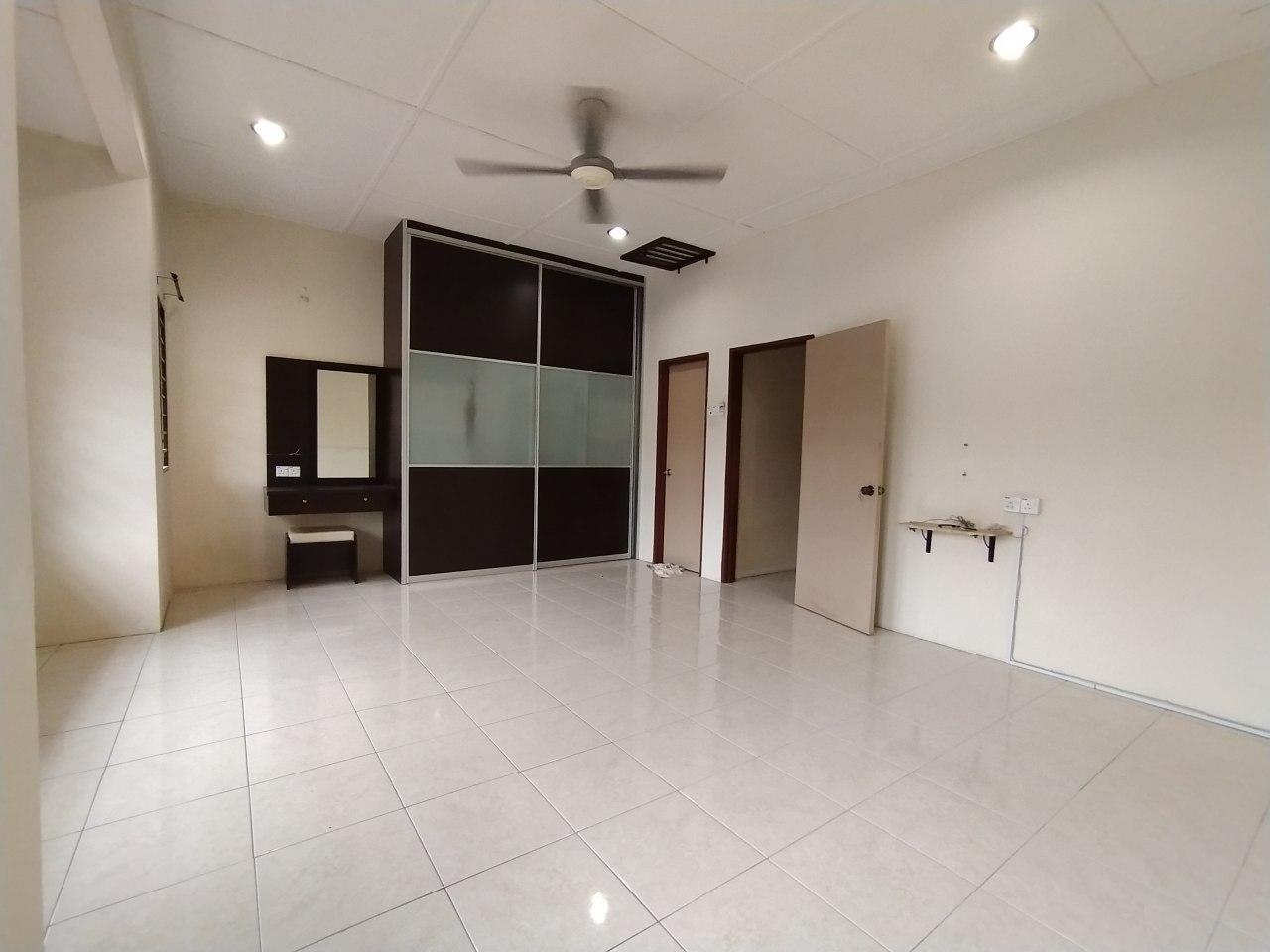 Rumah Teres 2 Storey Terrace House Bandar Nusaputr - photo 4