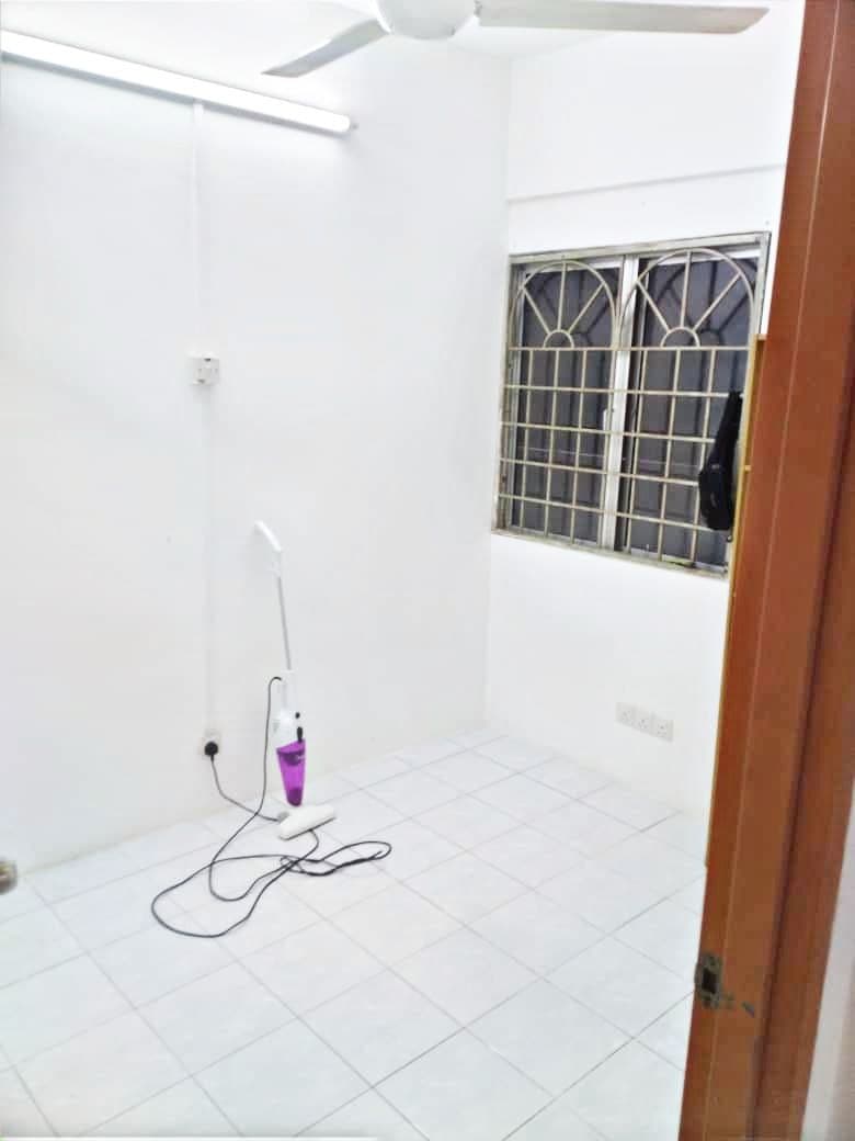 Below MV Renovated Apartment Sri Ria Taman Sepakat - photo 6