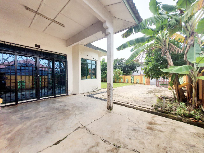 CORNER LOT FACING MASJID UBUDIAH - TERES SETINGKAT TAMAN AISHAH SEBERANG BALOK KUANTAN - photo 2