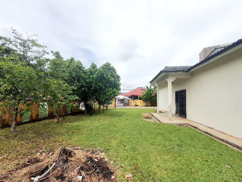 CORNER LOT FACING MASJID UBUDIAH - TERES SETINGKAT TAMAN AISHAH SEBERANG BALOK KUANTAN - photo 3