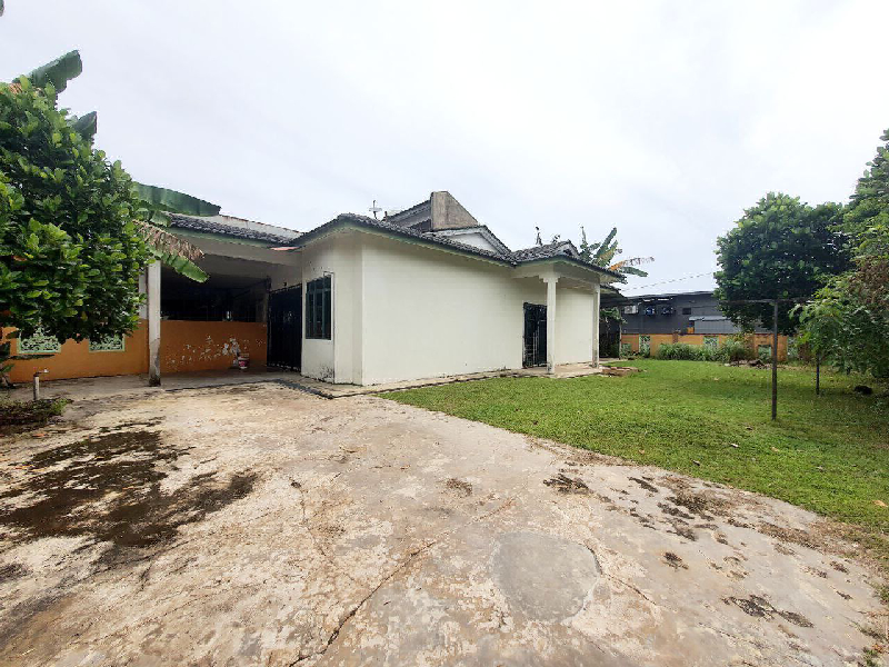 CORNER LOT FACING MASJID UBUDIAH - TERES SETINGKAT TAMAN AISHAH SEBERANG BALOK KUANTAN - photo 4