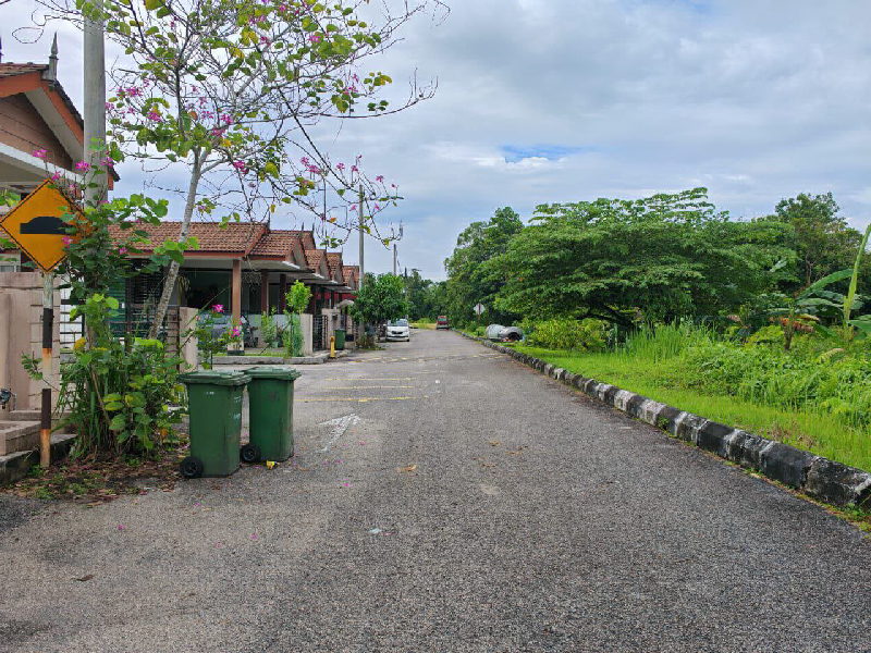 SINGLE STOREY TERRACE, PANDAN DAMAI 1, KUANTAN. FACING OPEN - photo 2