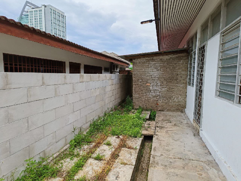CENTER OF THE CITY! VALUABLE LAND AREA.SEMI-D JALAN HAJI AHMAD  FOR SALE{BEHIND ZENITH HOTEL} - photo 4