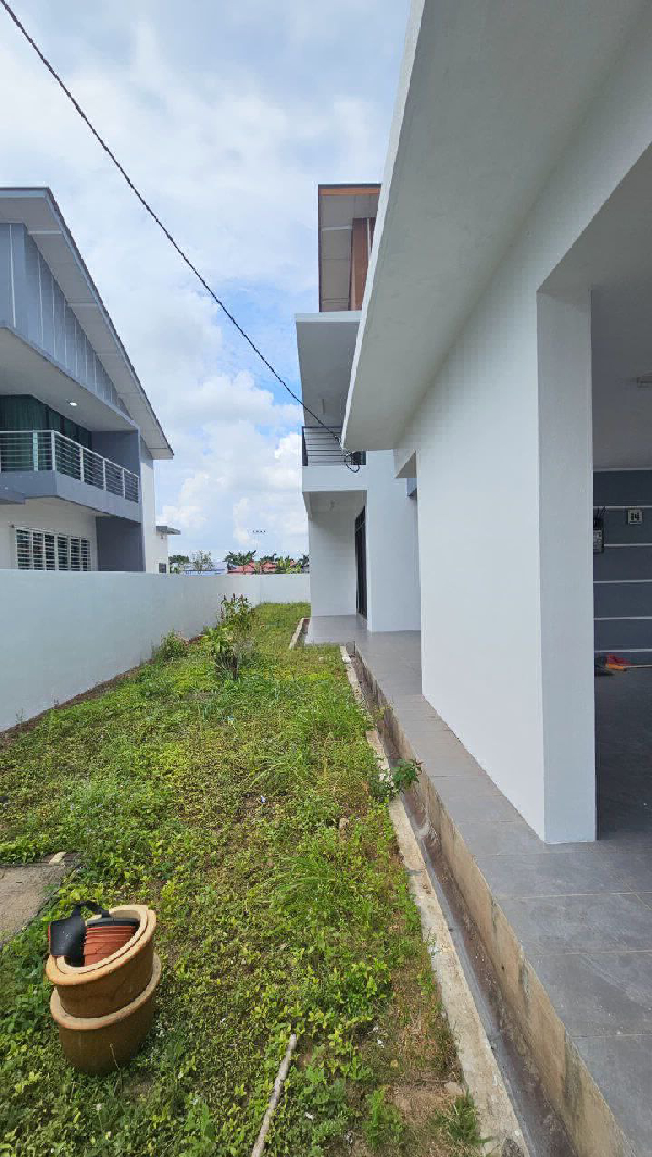 (LIKE NEW HOUSE) SEMI D DOUBLE STOREY BUKIT SETONGKOLOPEN TITLE , FREE HOLD DEKAT BANDAR KUANTAN - photo 2