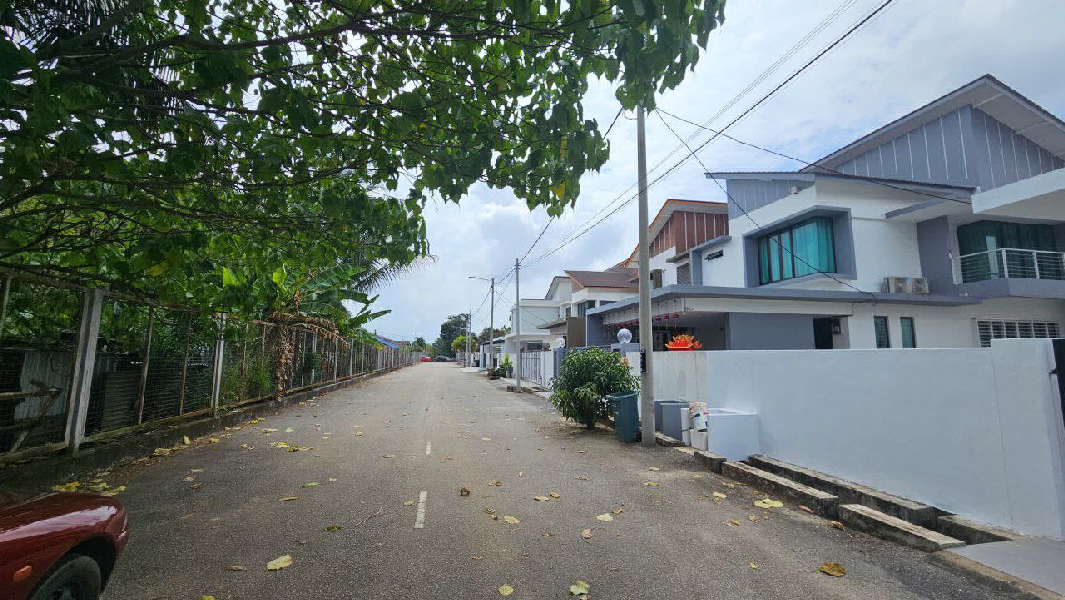 (LIKE NEW HOUSE) SEMI D DOUBLE STOREY BUKIT SETONGKOLOPEN TITLE , FREE HOLD DEKAT BANDAR KUANTAN - photo 3