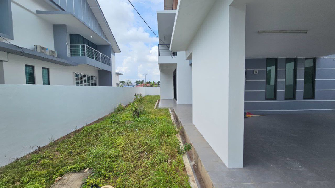 (LIKE NEW HOUSE) SEMI D DOUBLE STOREY BUKIT SETONGKOLOPEN TITLE , FREE HOLD DEKAT BANDAR KUANTAN - photo 4