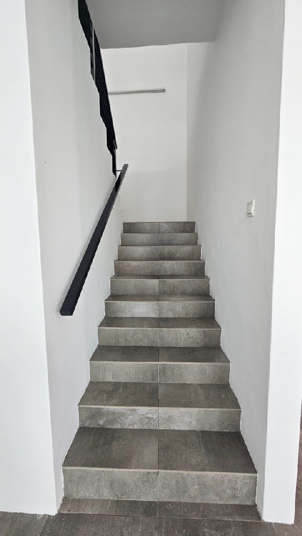 (LIKE NEW HOUSE) SEMI D DOUBLE STOREY BUKIT SETONGKOLOPEN TITLE , FREE HOLD DEKAT BANDAR KUANTAN - photo 5