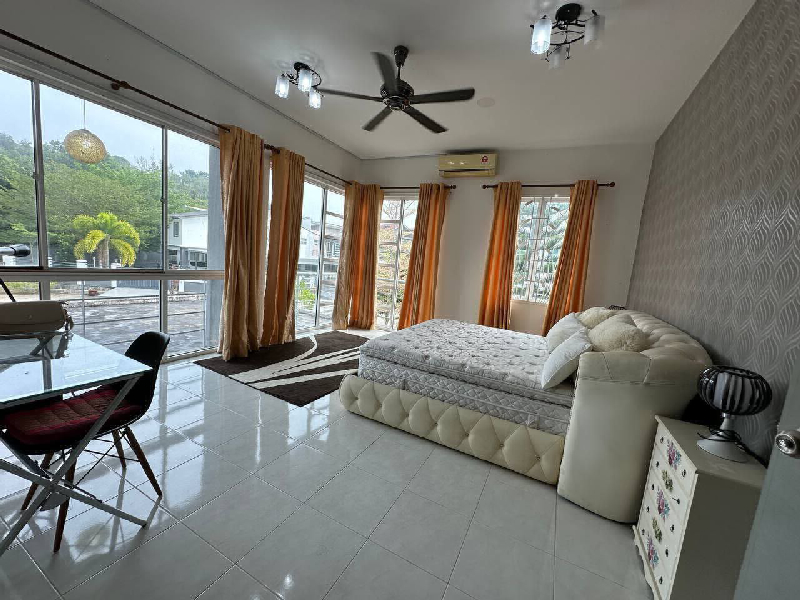 WOWWW!!!!!!! Menarik !!!!Rumah Cantik SEMI-D Dua Tingkat di Bukit Istana Untuk Jualan Beserta Perabo - photo 4