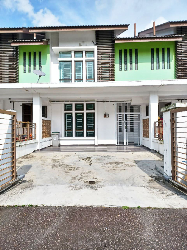 RUMAH TERES DUA TINGKAT DI TAMAN BUKIT DAHLIA PASIR GUDANG UNTUK DIJUAL - photo 2