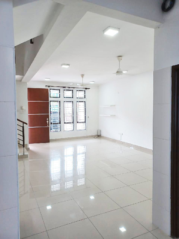 RUMAH TERES DUA TINGKAT DI TAMAN BUKIT DAHLIA PASIR GUDANG UNTUK DIJUAL - photo 3