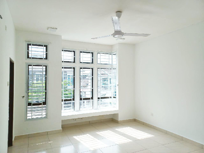 RUMAH TERES DUA TINGKAT DI TAMAN BUKIT DAHLIA PASIR GUDANG UNTUK DIJUAL - photo 10