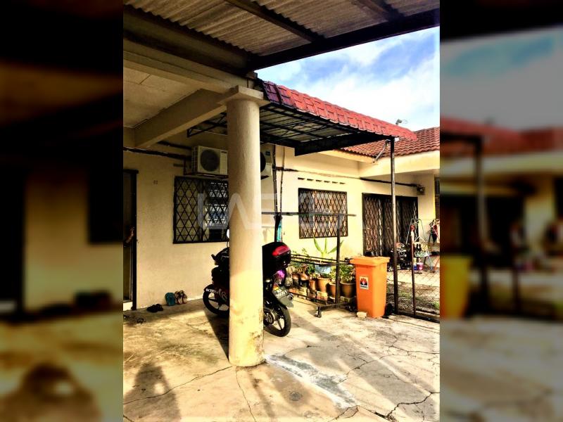 BERDEKATAN SURAU, Teres Setingkat di Taman Dengkil - photo 2
