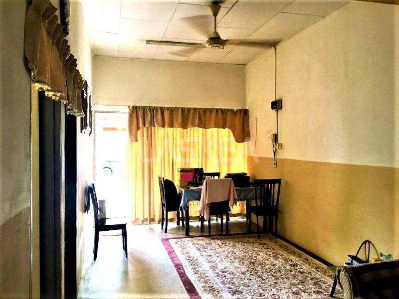 BERDEKATAN SURAU, Teres Setingkat di Taman Dengkil - photo 3