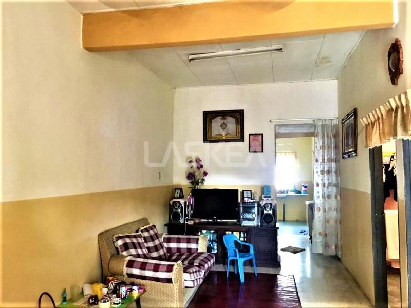 BERDEKATAN SURAU, Teres Setingkat di Taman Dengkil - photo 4