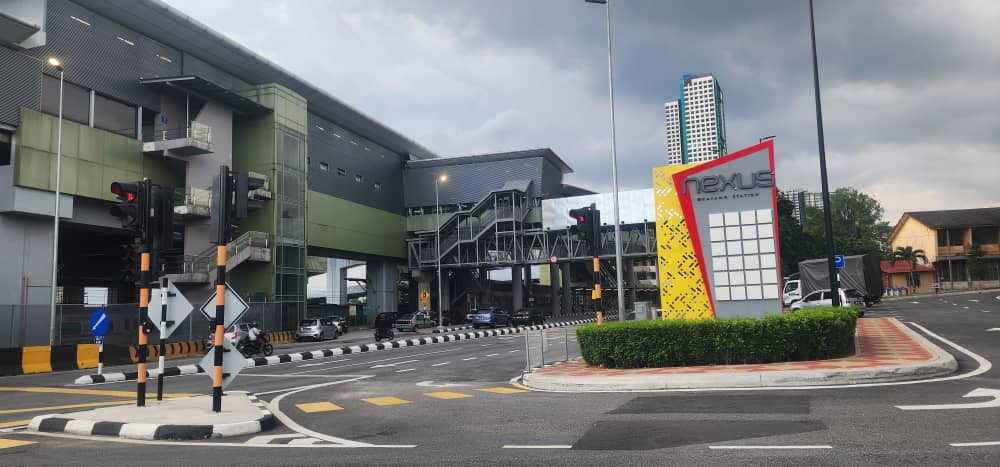 PARTLY FURNISHED Facing  MRT KOMUTER KTM KAJANG - photo 2