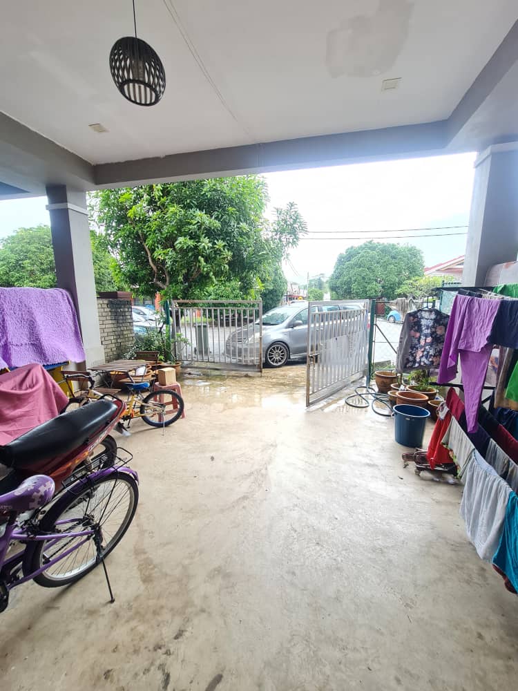 Single Storey Tmn Pdg Permai RENOVATED EXTENDED - photo 2