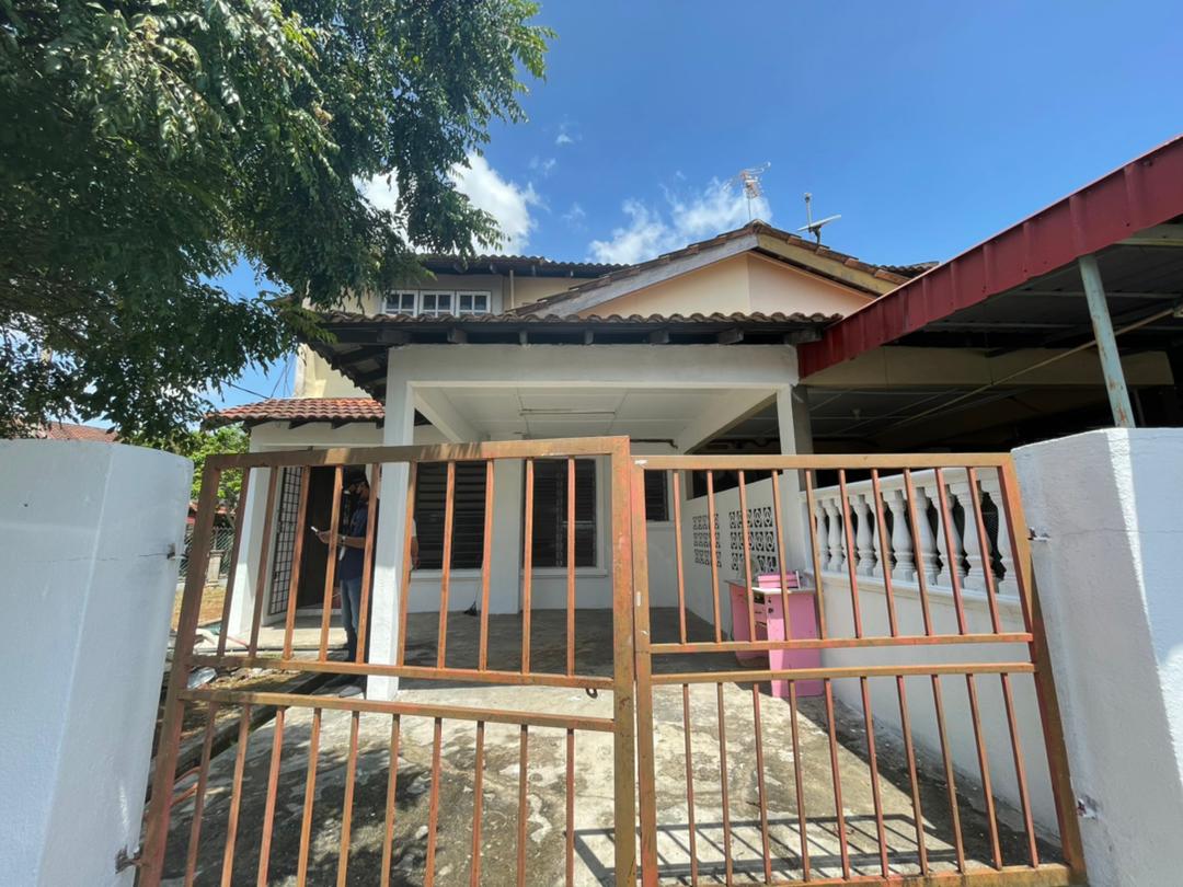 TERES DUA TINGKAT CORNER LOT INDERA MAHKOTA 2 - photo 1