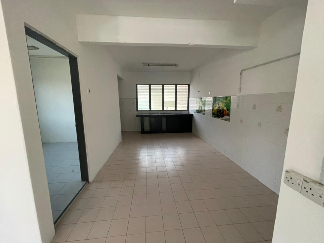 TERES DUA TINGKAT CORNER LOT INDERA MAHKOTA 2 - photo 7
