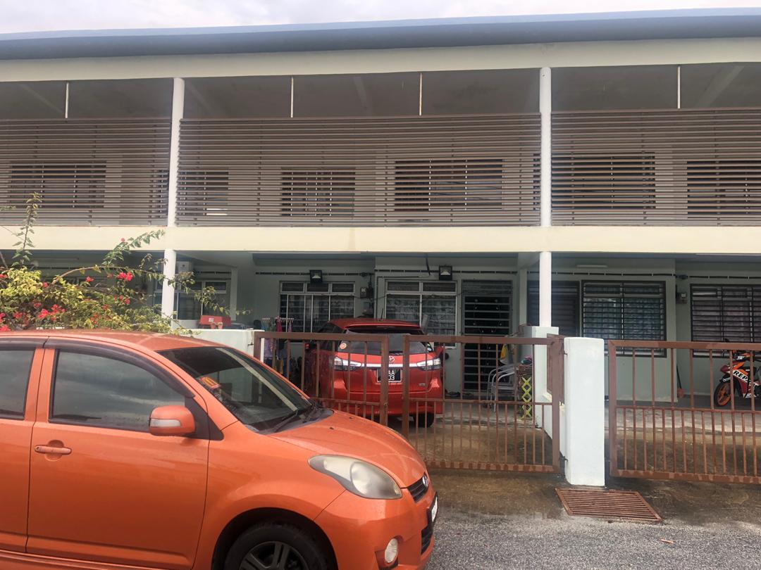 Teres Setengah Tingkat di Bandar Kuantan Puteri - photo 1