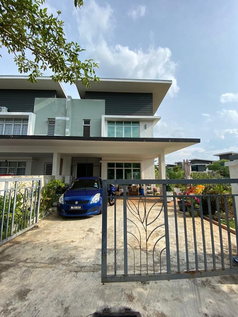 CORNERLOT Double Storey Terrace Kotasas Precint 3 - photo 1