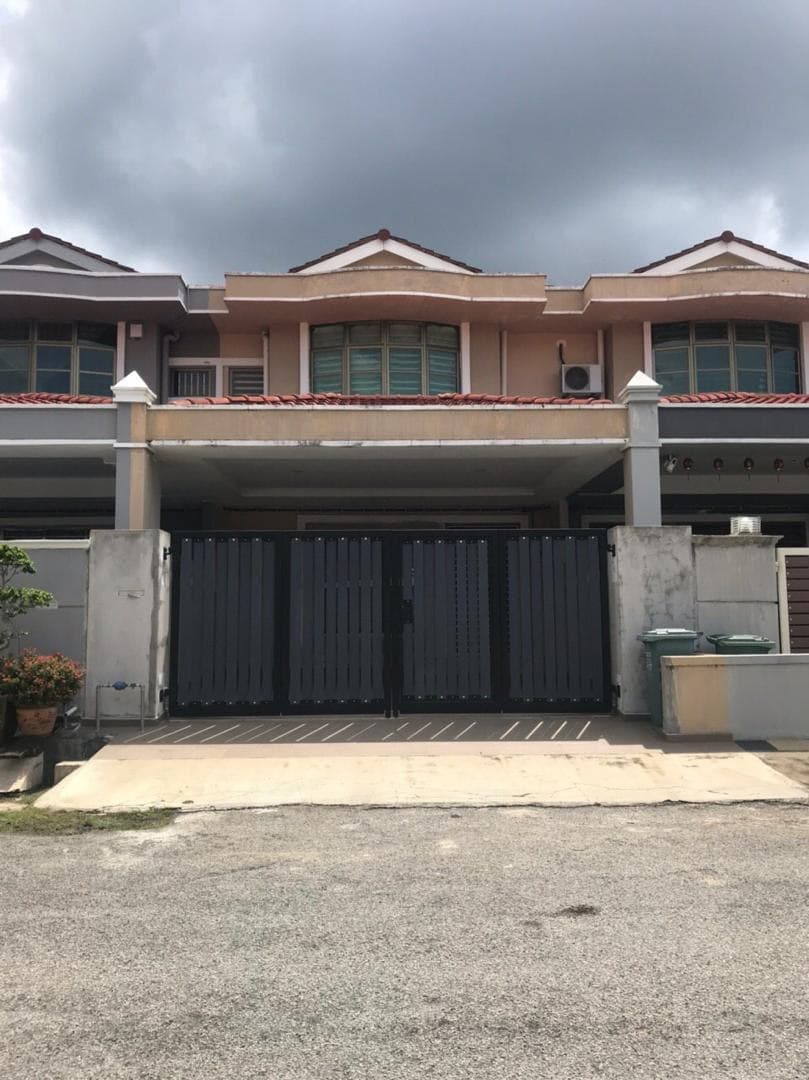 Double Storey Terrace Bukit Ubi Kuantan RENOVATED - photo 1