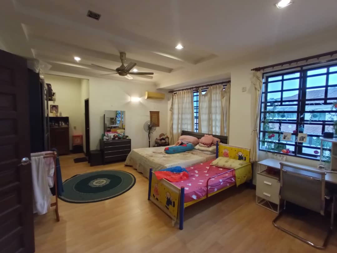 Terrace Alor Akar Corner lot - photo 5