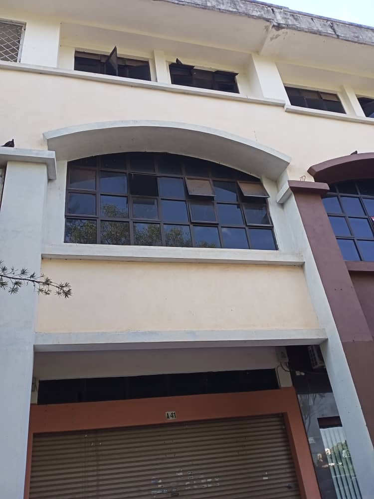 RUMAH KEDAI 3 TINGKAT DI INDERA MAHKOTA 3 UNTUK - photo 3