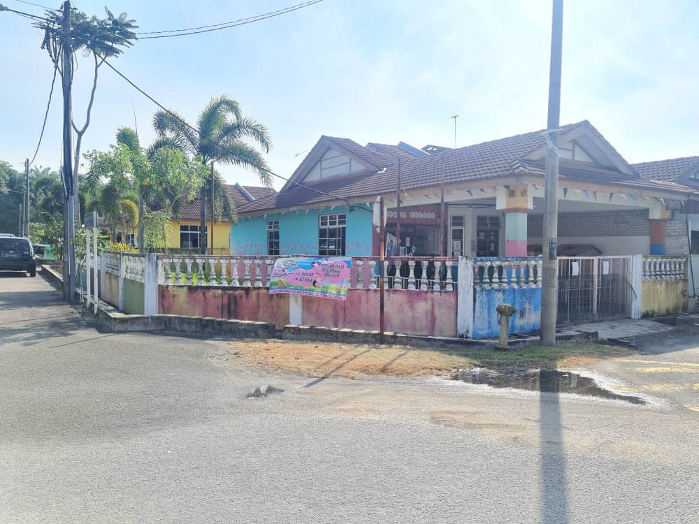 CORNERLOT Teres Setingkat Taman Mahkota Permai - photo 1