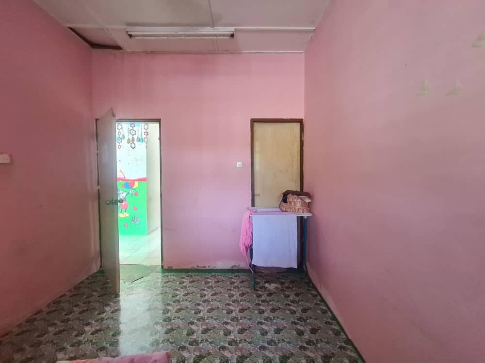 CORNERLOT Teres Setingkat Taman Mahkota Permai - photo 4
