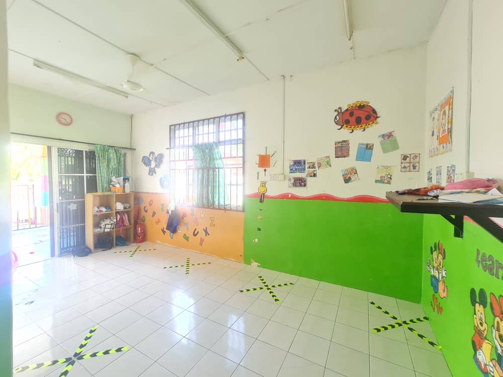 CORNERLOT Teres Setingkat Taman Mahkota Permai - photo 6