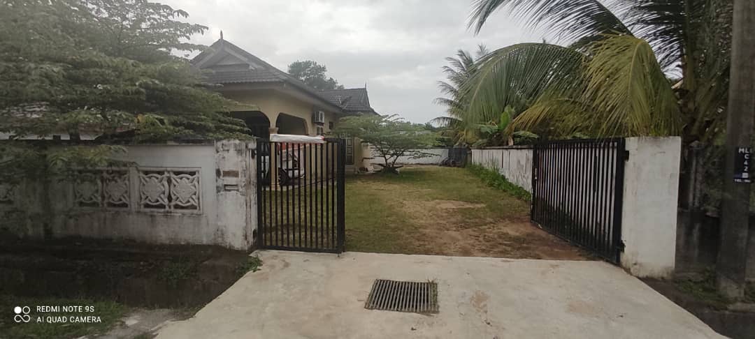 Bungalow Tanah Luas di Mak Lagam, Kemaman