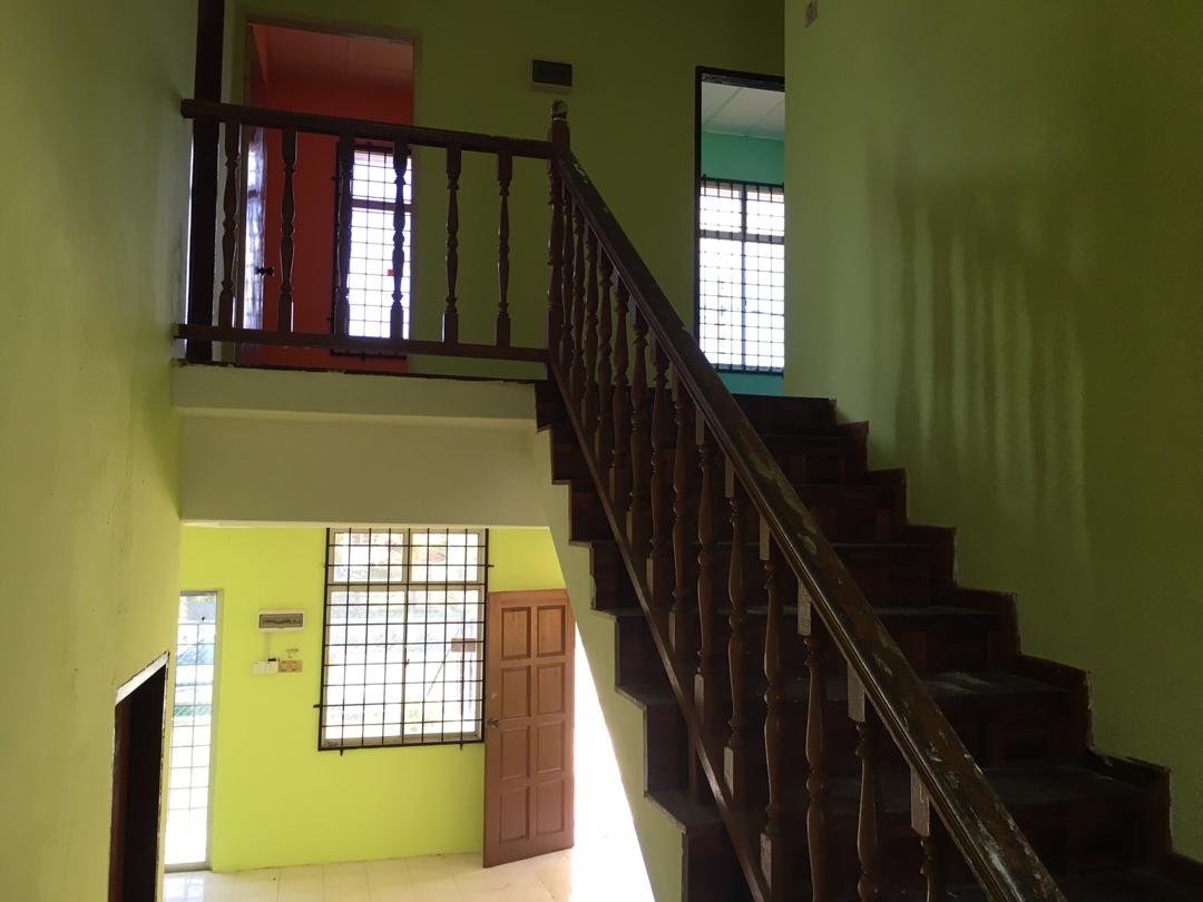 Bungalow Double Storey Taman Batu Hitam - photo 6