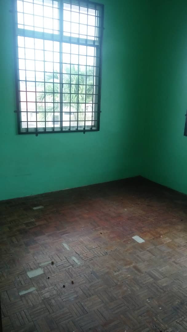 Bungalow Double Storey Taman Batu Hitam - photo 8