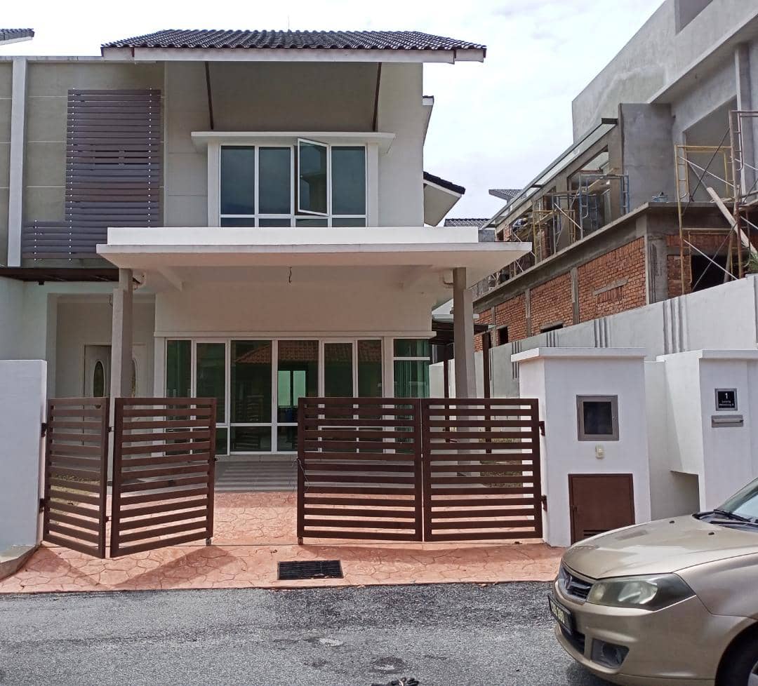 Semi-D Double Storey Pelindung Heights