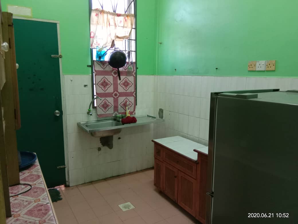 Teres Setingkat Cornerlot Taman Guru Kuantan - photo 3