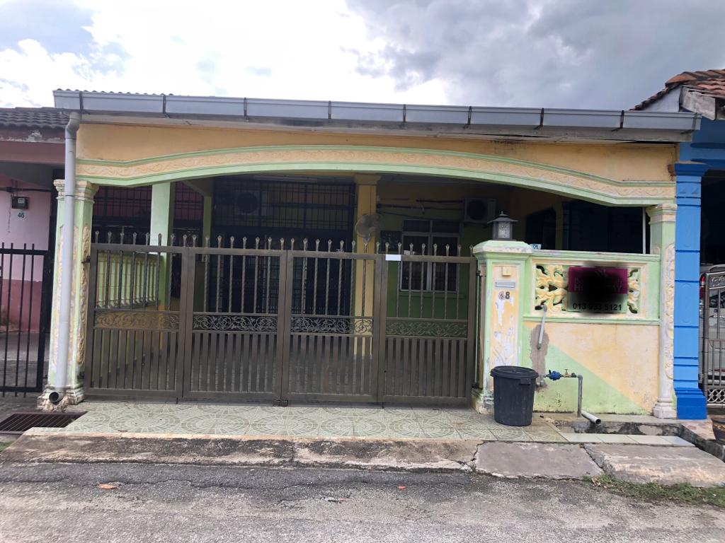 Teres Setingkat Taman Mahkota Aman Kuantan