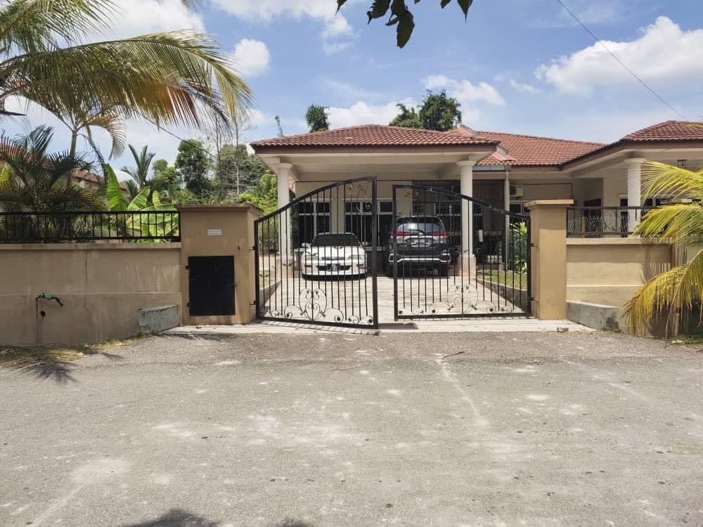 Semi-D Taman Baiduri Batu Kikir Negeri Sembilan - photo 1