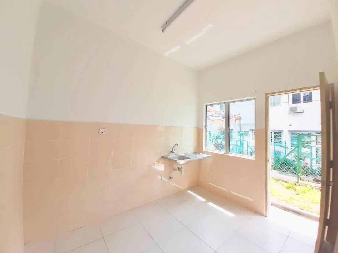 Two Storey Terrace Rafflesia Tmn Pelangi Semenyih - photo 3