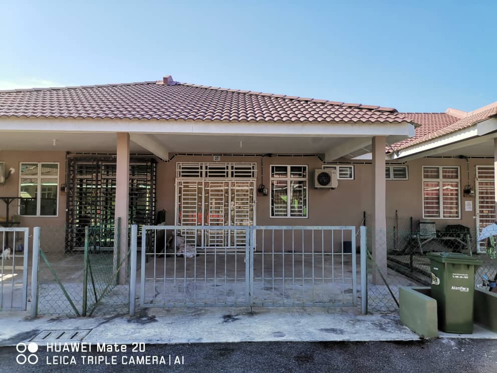 Teres Setingkat Taman Bukit Gambang Kuantan - photo 1