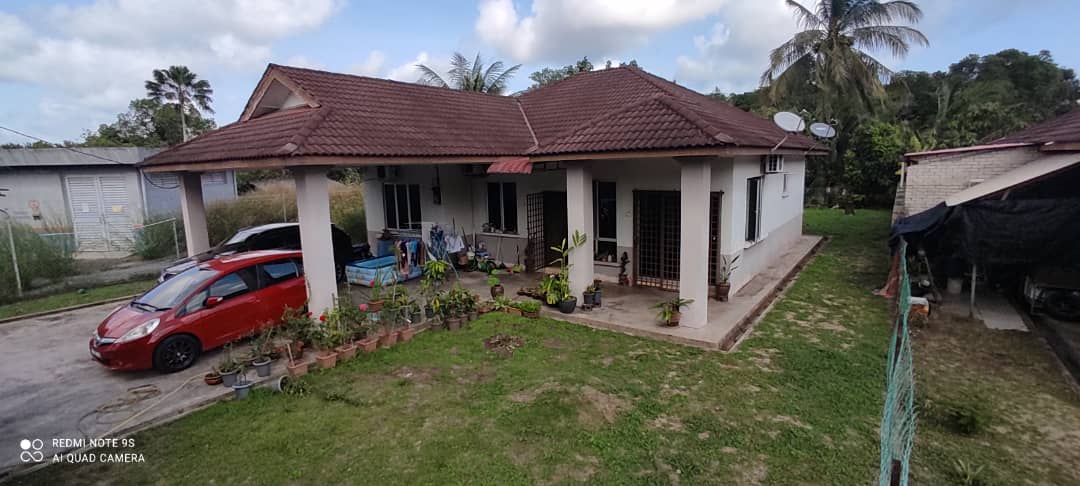 Bungalow Tanah Luas Kampung Besut Kemaman