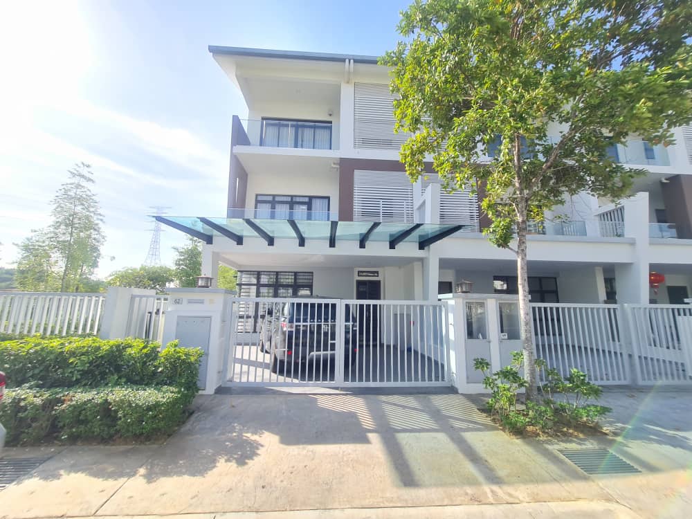 ENDLOT 2 and Half Storey Avens Residence Dengkil