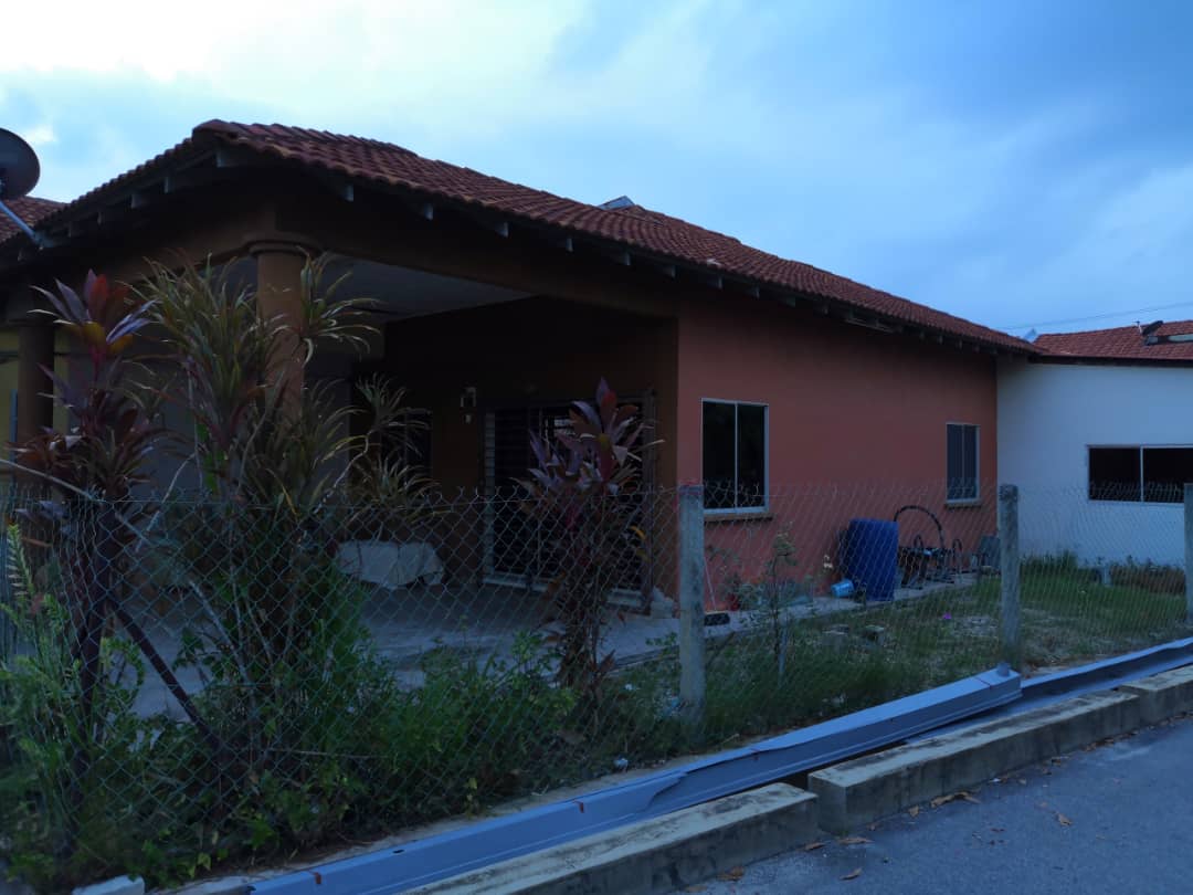 Single Storey End Lot Pandan Damai Kuantan - photo 1