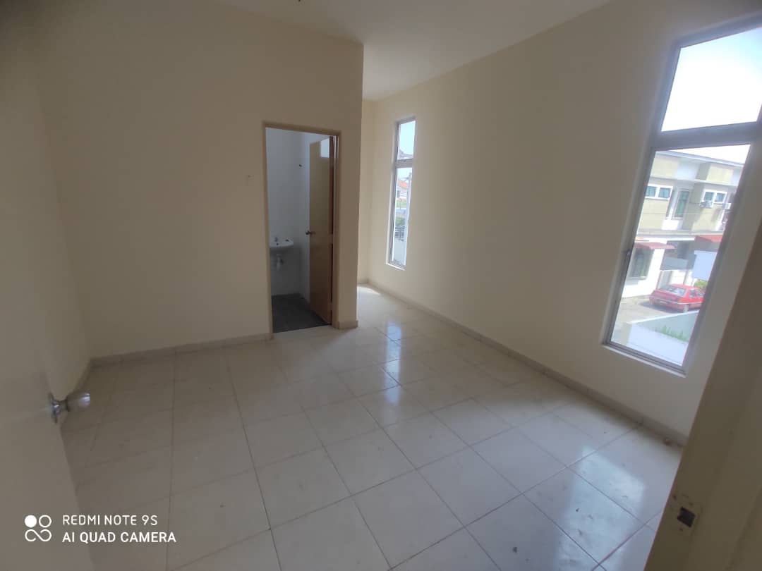 Double Storey Terrace End Lot Taman Seri Teruntum - photo 9