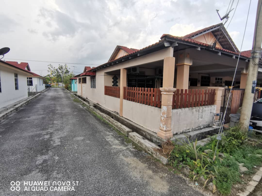 Teres End Lot Taman Seri Mahkota Permai Kuantan - photo 1