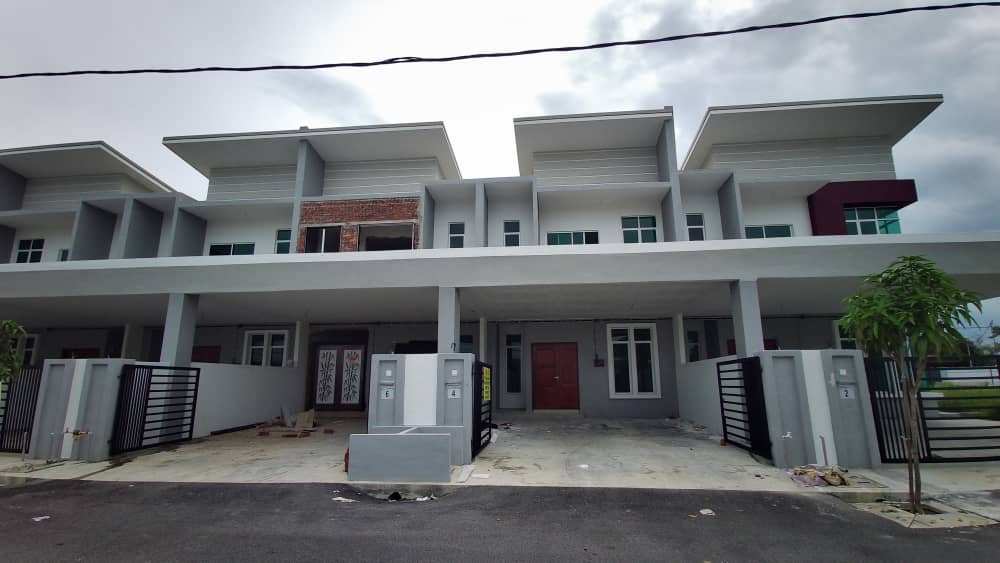Teres Dua Tingkat Taman Seri Damai Aman Kuantan - photo 1