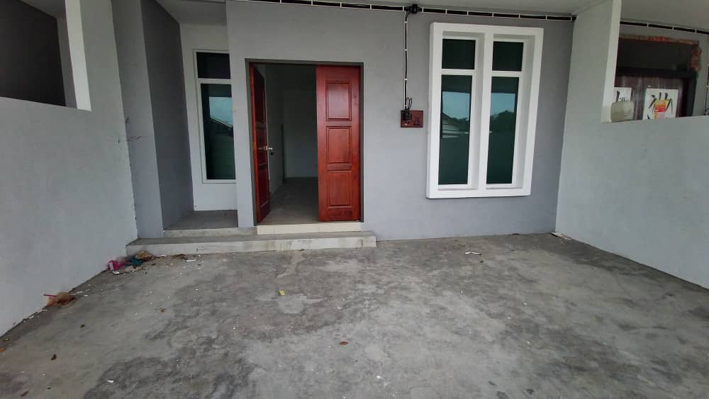 Teres Dua Tingkat Taman Seri Damai Aman Kuantan - photo 2