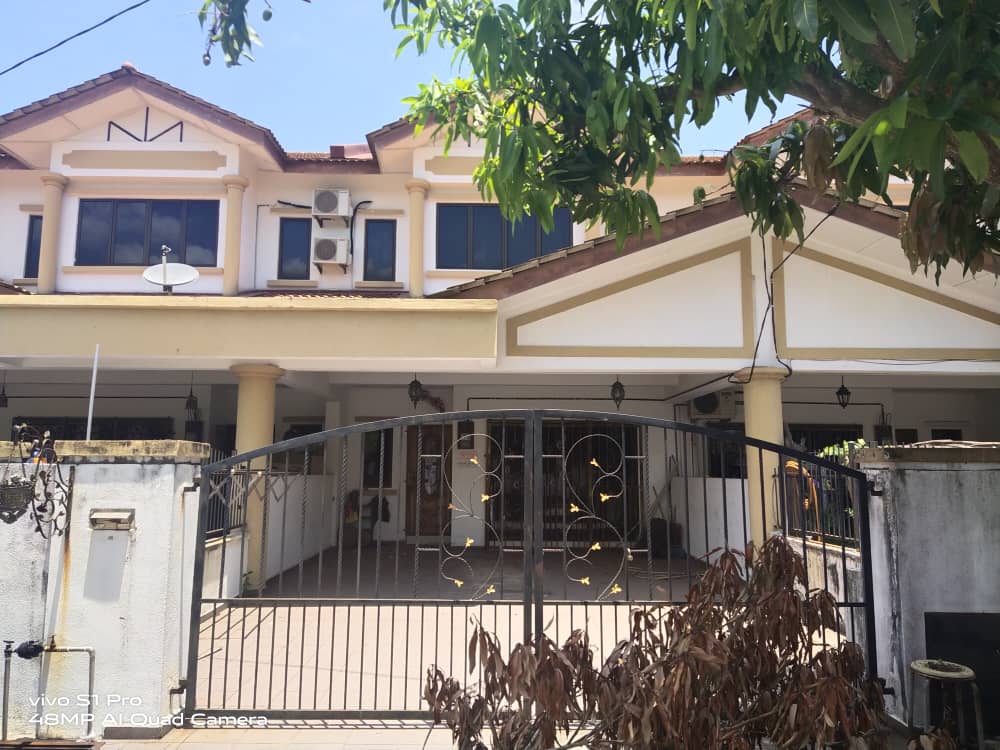 Teres Dua Tingkat Taman Geliga Baiduri Kemaman